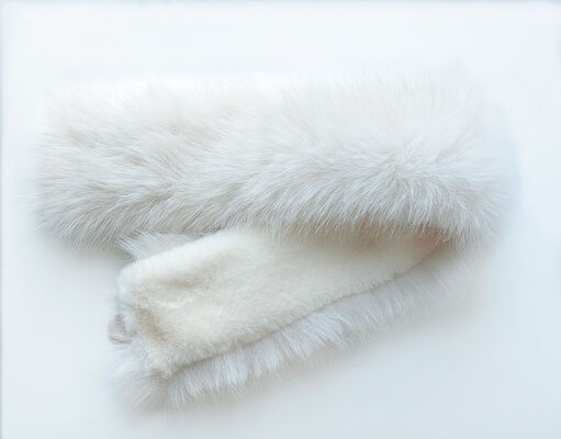 Women Plush Scarf Made From 100 Percent Polyester Fake Fox Fur Thick Winter Neckwarmer Muffler Magnetic Closure