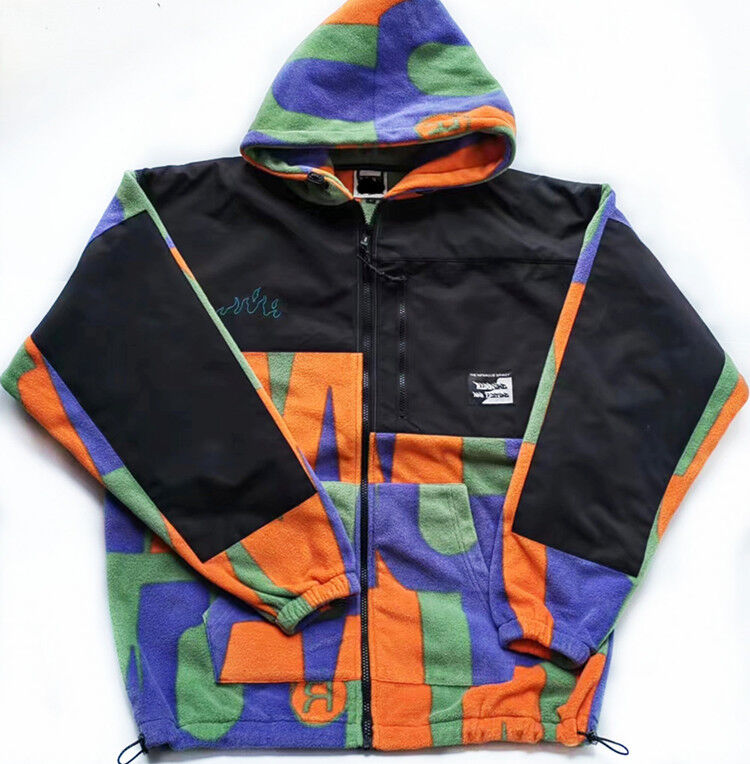 Mens jacket composed of 100 percent polyester polar fleece 315gsm featuring zipper opening pockets perfect for outdoor and casual